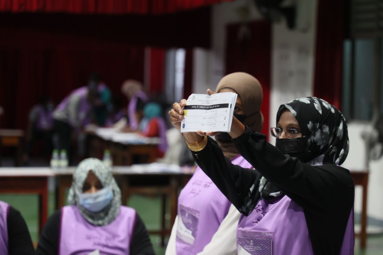 Council inthihaabaa gulhuvaa rishwathuge amalu hingaa nama report kuran edhijje 