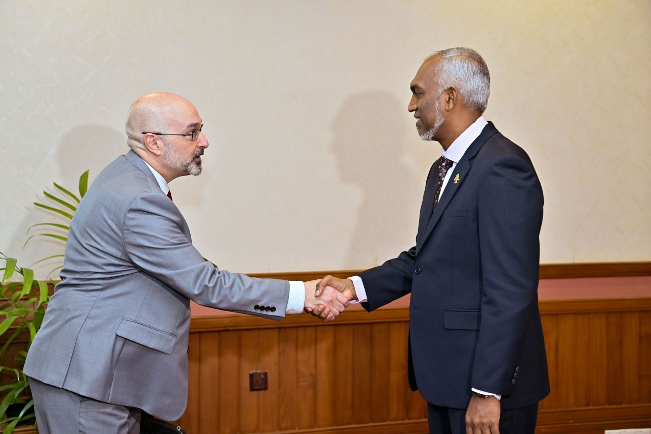 ބޭރު ގައުމުތަކުގެ އިސްވެރިންނާއެކު، ރައީސް މުއިއްޒު ބޭއްވި ބައްދަލުކުރެއްވުން