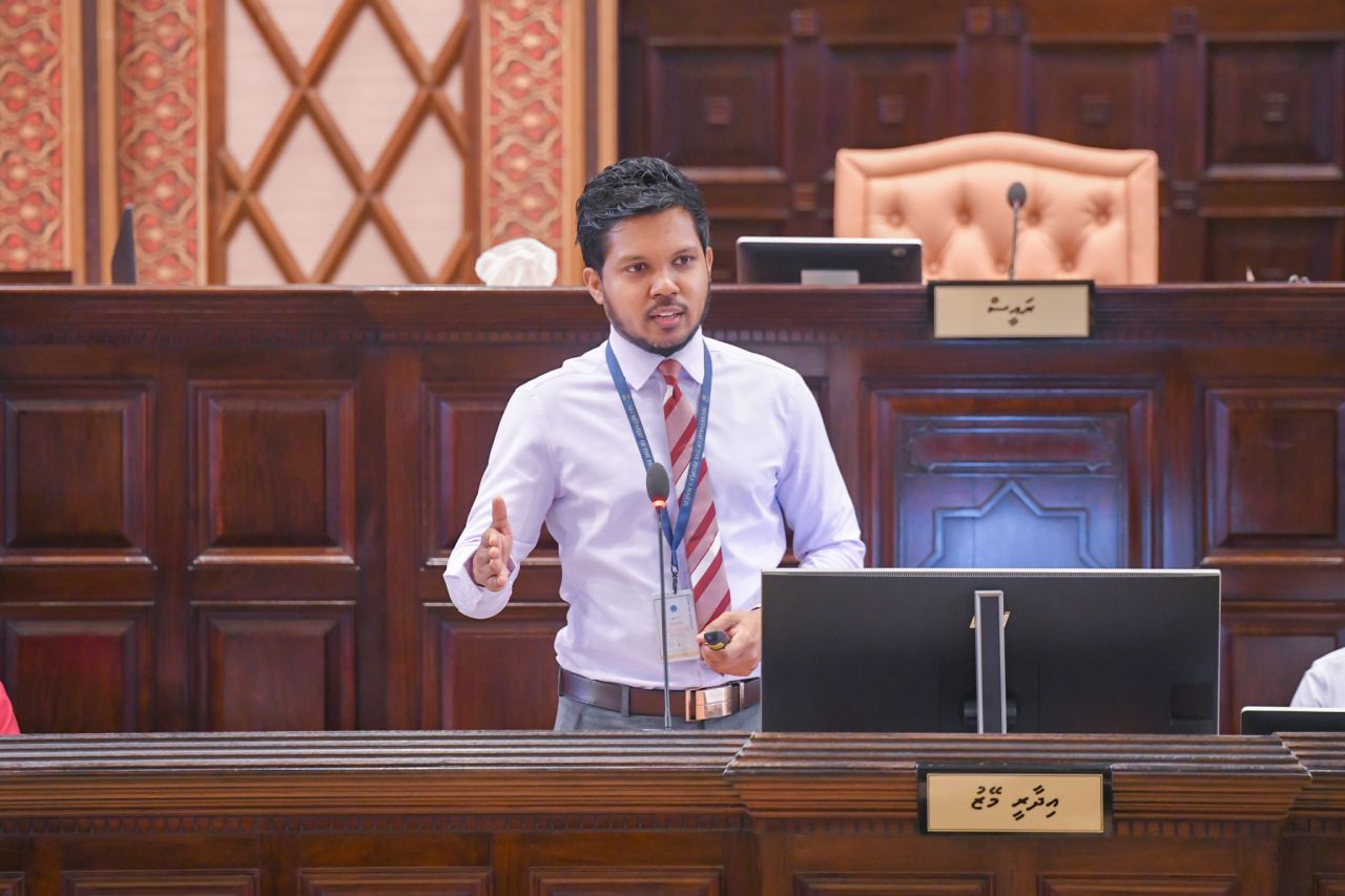 އިންތިހާބީ މެމްބަރުން މަޖިލީހަށް އަހުލުވެރިކުރުވުން