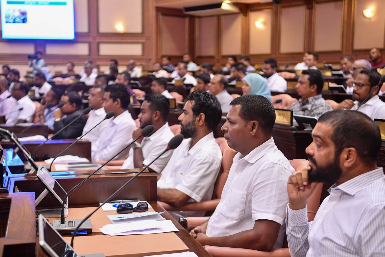 އިންތިހާބީ މެމްބަރުން މަޖިލީހަށް އަހުލުވެރިކުރުވުން