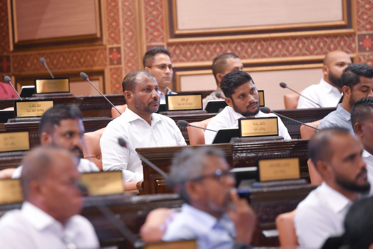 އިންތިހާބީ މެމްބަރުން މަޖިލީހަށް އަހުލުވެރިކުރުވުން