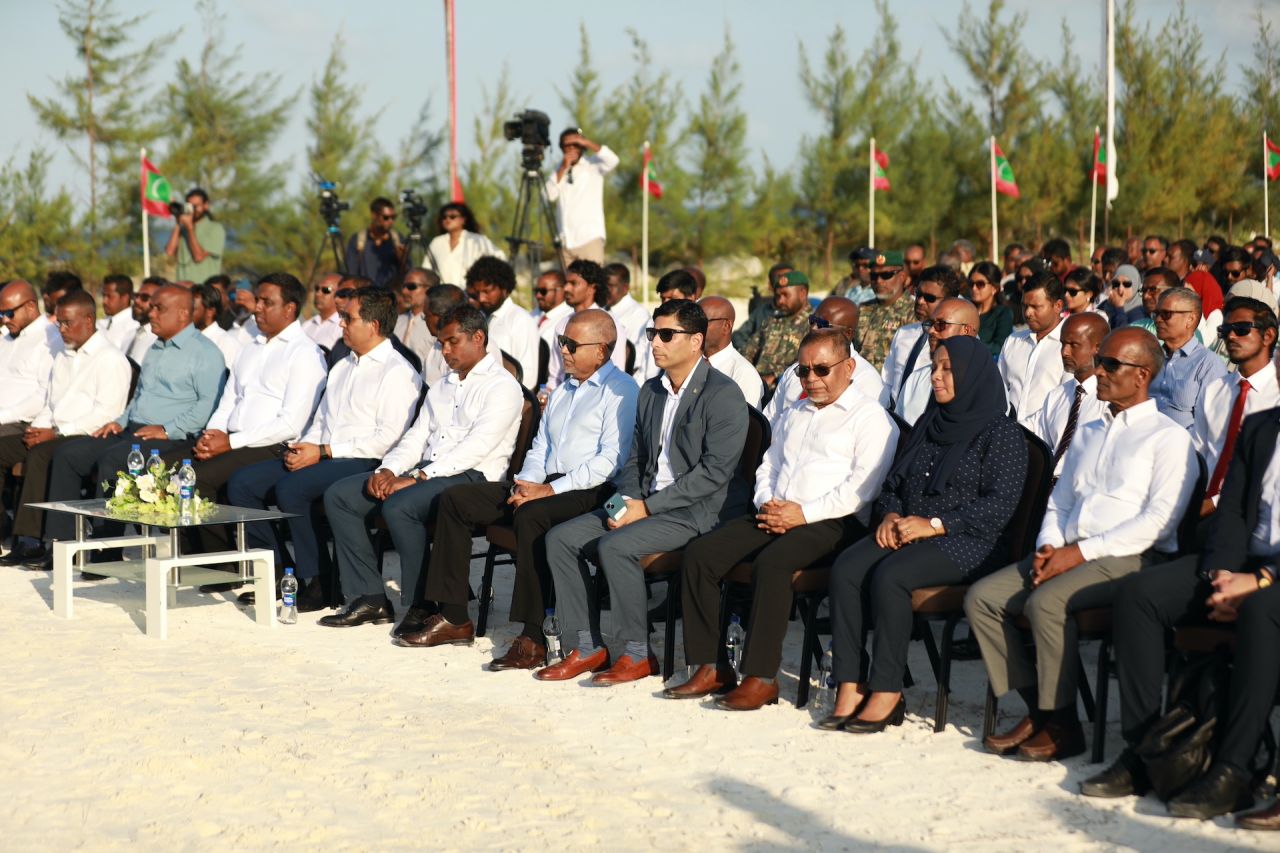 ބަންކަރިންގެ ހިދުމަތް ފެށުން