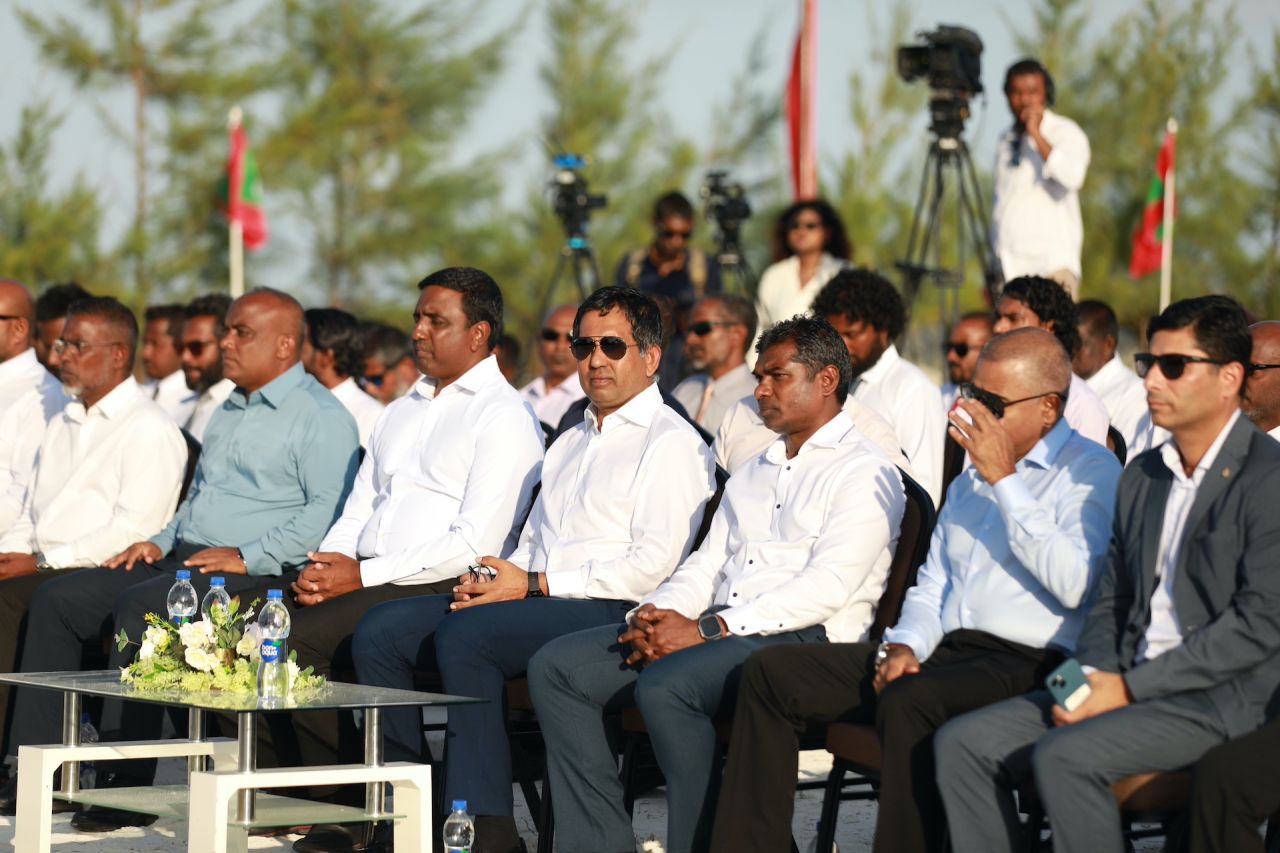ބަންކަރިންގެ ހިދުމަތް ފެށުން