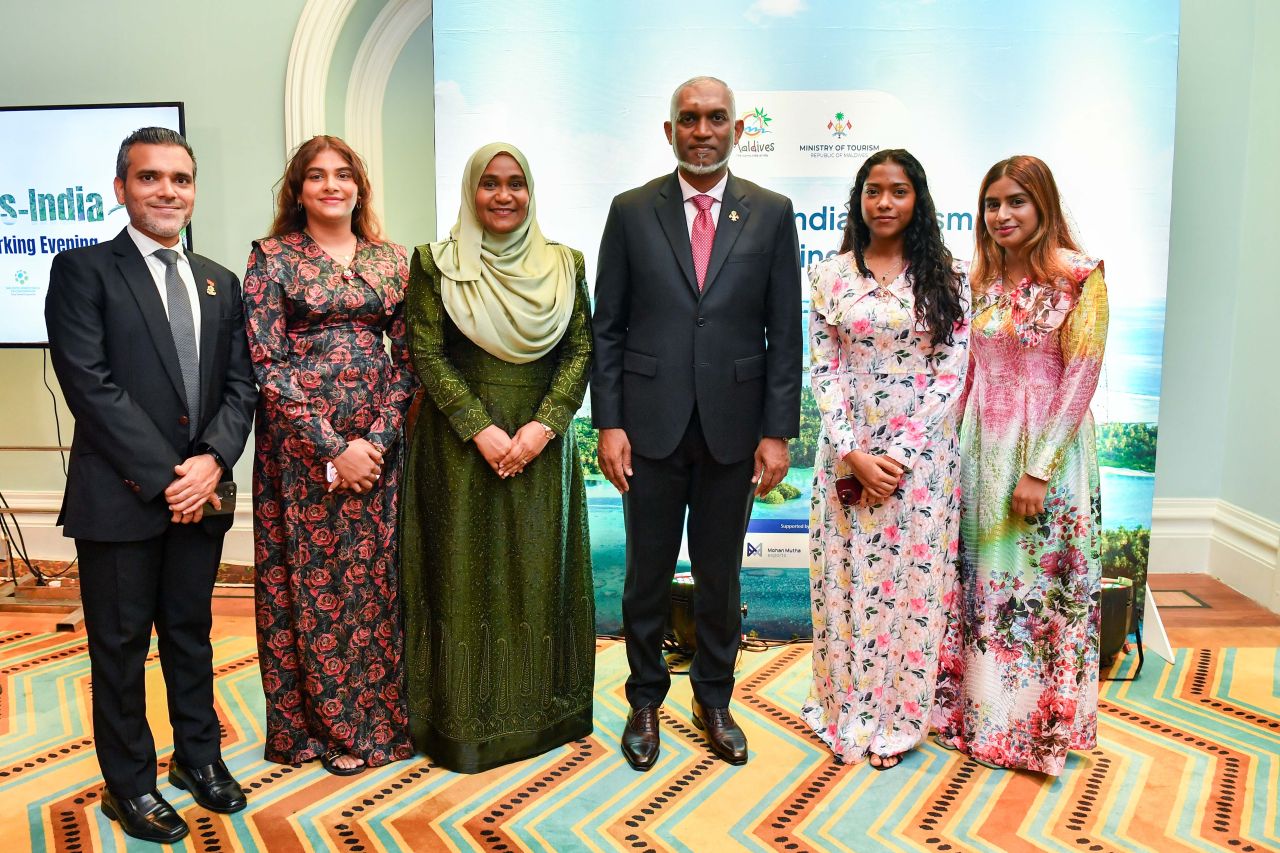 ދިވެހި ޓުއަރިޒަމް ޕްރޮމޯޓު ކުރުމަށް ރައީސް އިންޑިއާގެ ފިލްމީ ތަރިންނާ ބައްދަލު ކުރެއްވުން
