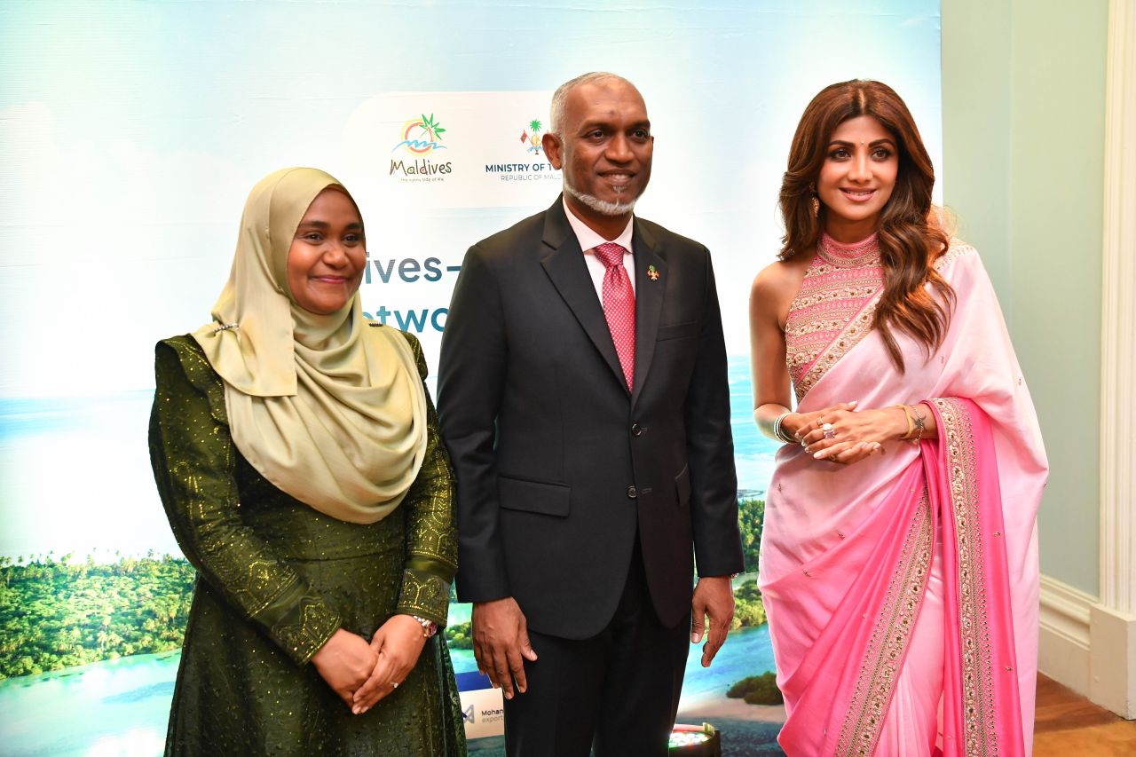 ދިވެހި ޓުއަރިޒަމް ޕްރޮމޯޓު ކުރުމަށް ރައީސް އިންޑިއާގެ ފިލްމީ ތަރިންނާ ބައްދަލު ކުރެއްވުން