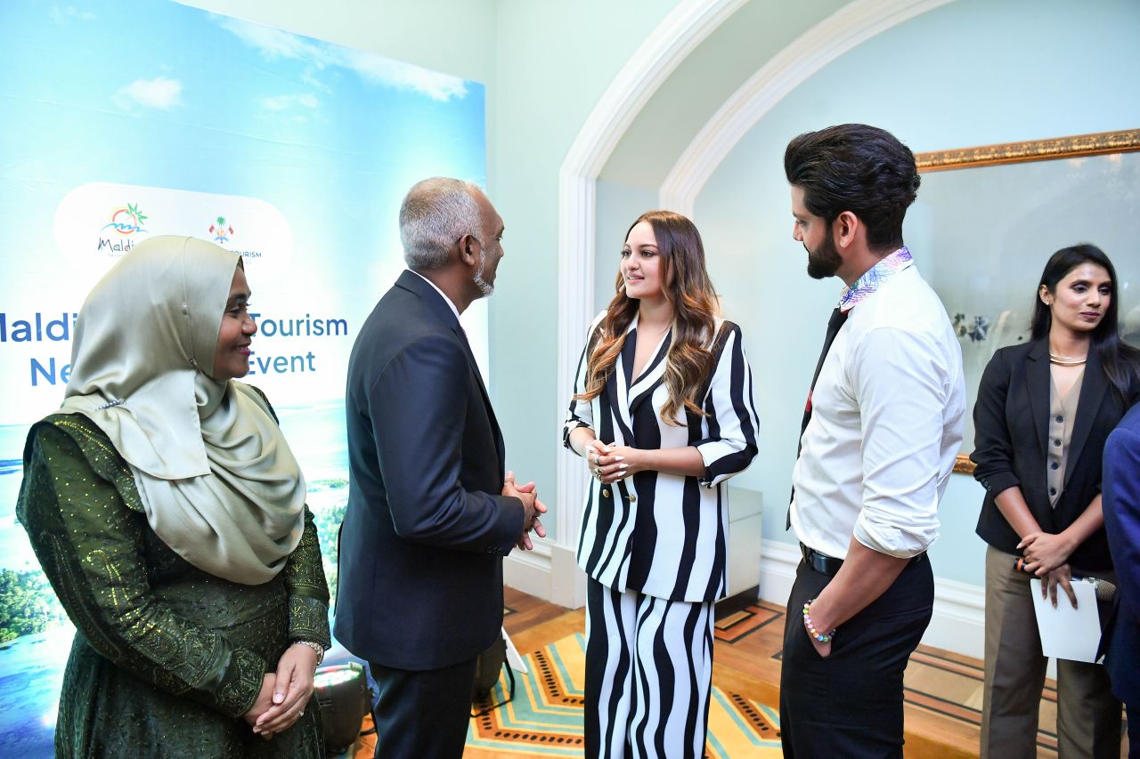ދިވެހި ޓުއަރިޒަމް ޕްރޮމޯޓު ކުރުމަށް ރައީސް އިންޑިއާގެ ފިލްމީ ތަރިންނާ ބައްދަލު ކުރެއްވުން