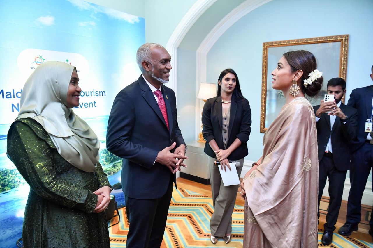 ދިވެހި ޓުއަރިޒަމް ޕްރޮމޯޓު ކުރުމަށް ރައީސް އިންޑިއާގެ ފިލްމީ ތަރިންނާ ބައްދަލު ކުރެއްވުން