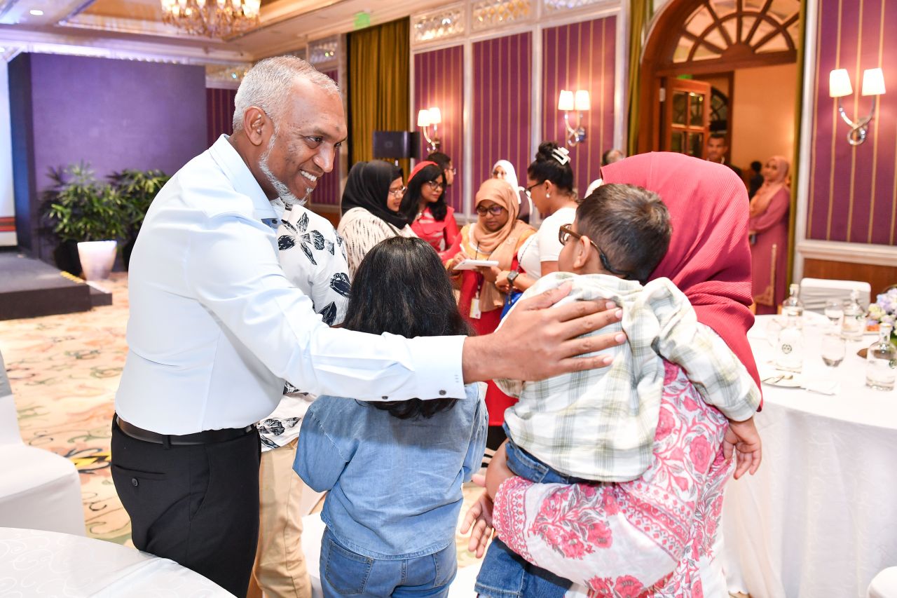 ބެންގަލޫރުގައި ދިރިއުޅޭ ދިވެހިންނާއި ރައީސް ބައްދަލުކުރެއްވުން