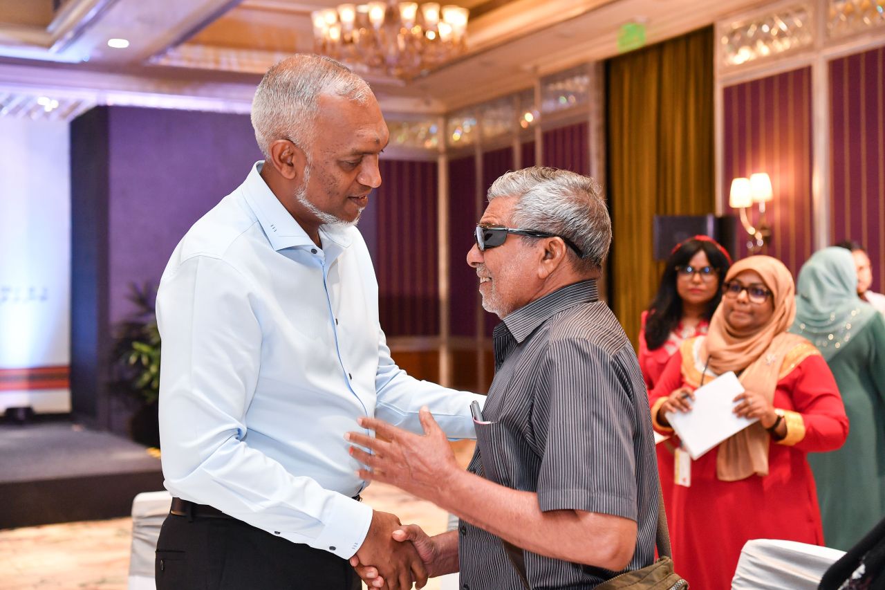 ބެންގަލޫރުގައި ދިރިއުޅޭ ދިވެހިންނާއި ރައީސް ބައްދަލުކުރެއްވުން