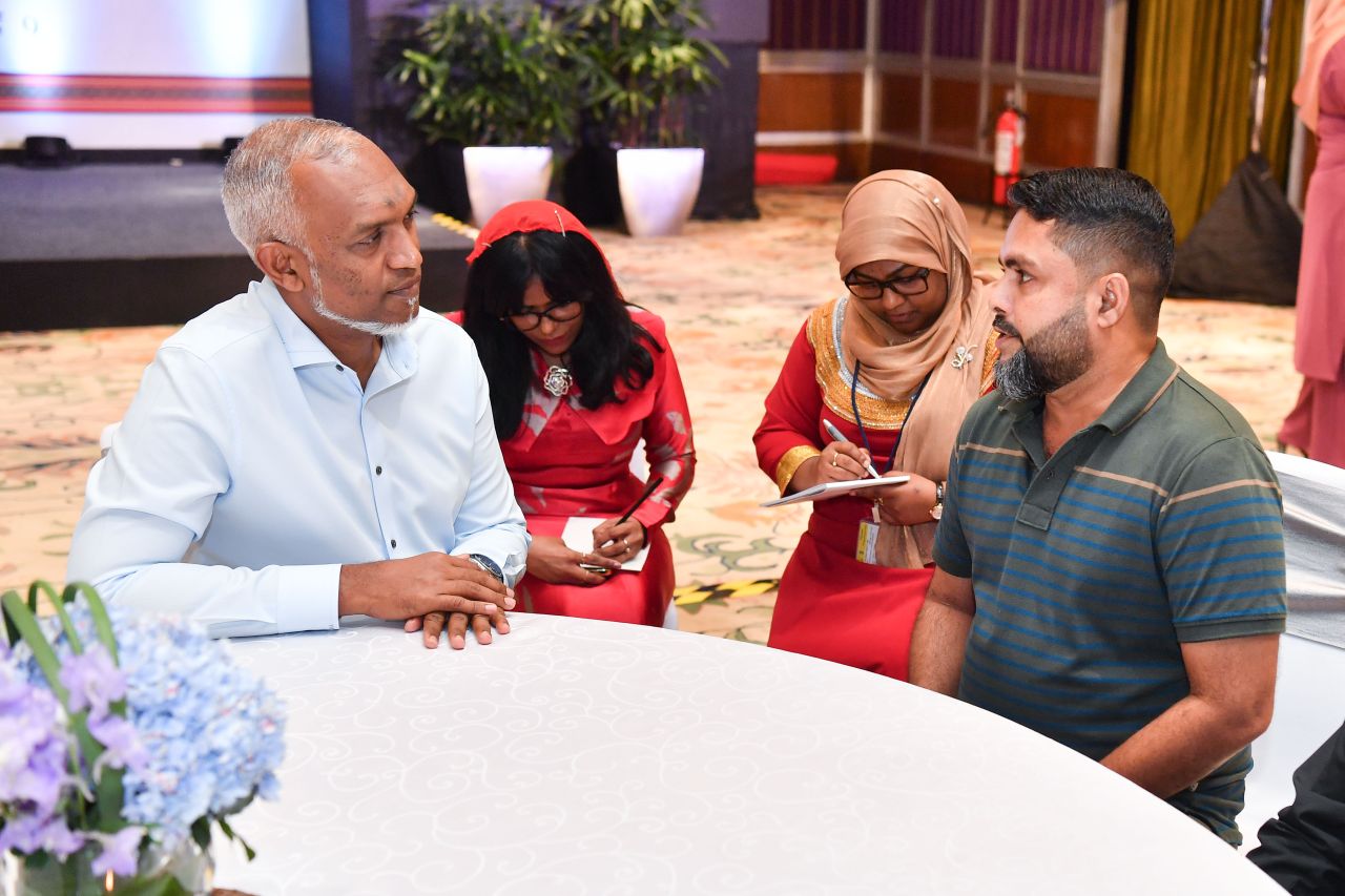 ބެންގަލޫރުގައި ދިރިއުޅޭ ދިވެހިންނާއި ރައީސް ބައްދަލުކުރެއްވުން