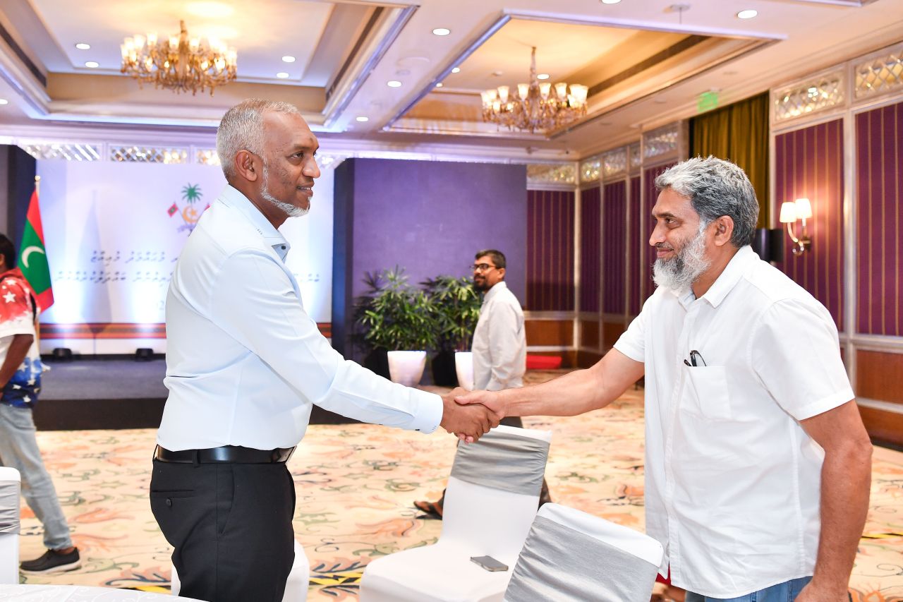 ބެންގަލޫރުގައި ދިރިއުޅޭ ދިވެހިންނާއި ރައީސް ބައްދަލުކުރެއްވުން