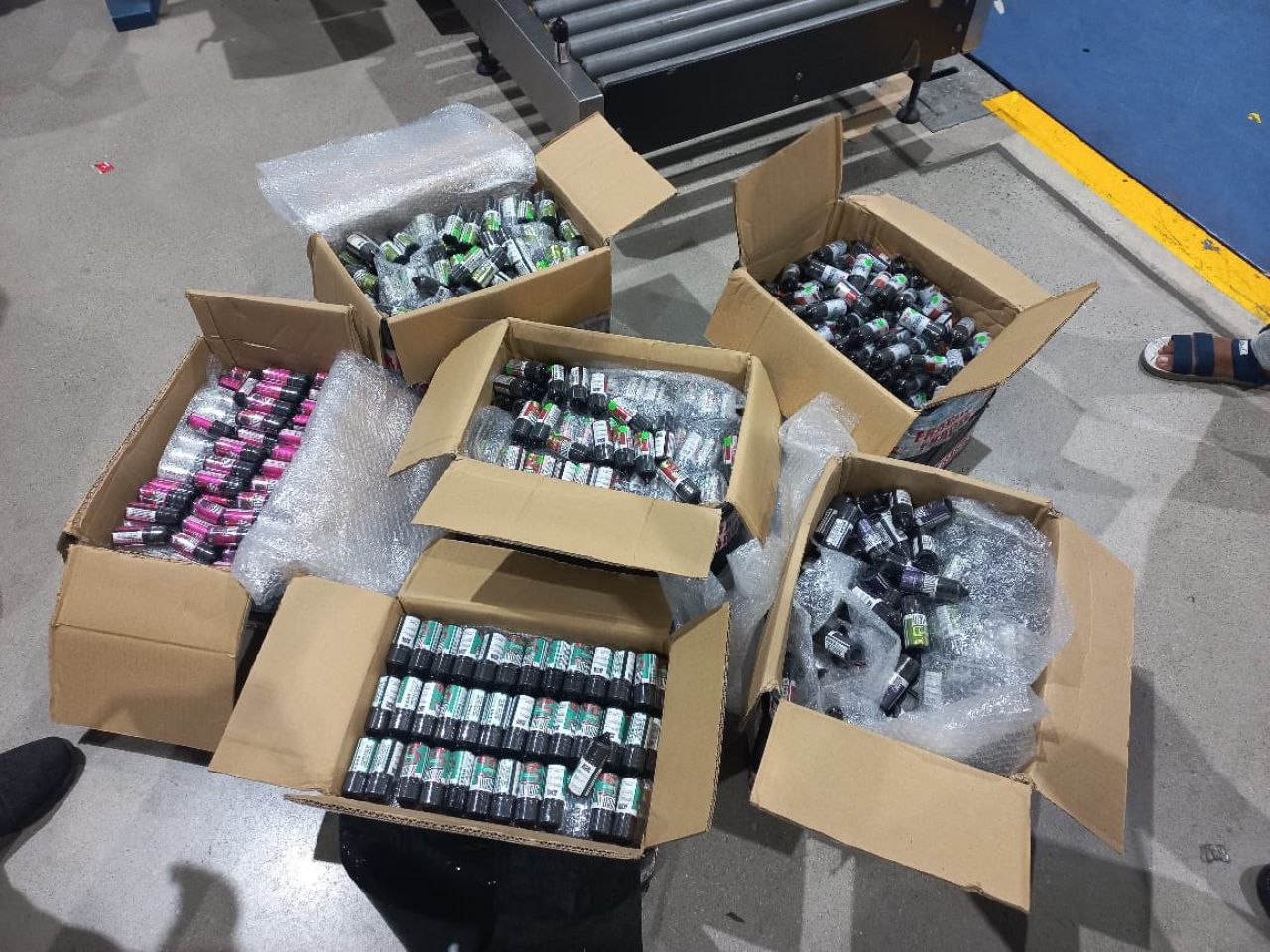 Kandu magun genai container ehggai huri 5,600 vape cartridge athulaigenfi