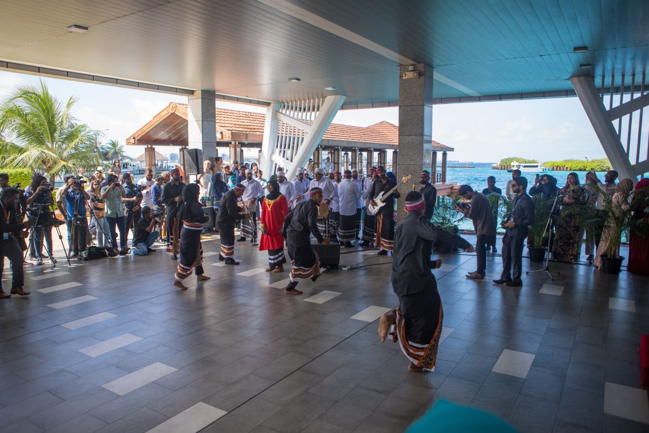 ދެ މިލިއަން ވަނަ ފަތުރުވެރިޔާއަށް މަރުހަބާ ކިޔުން