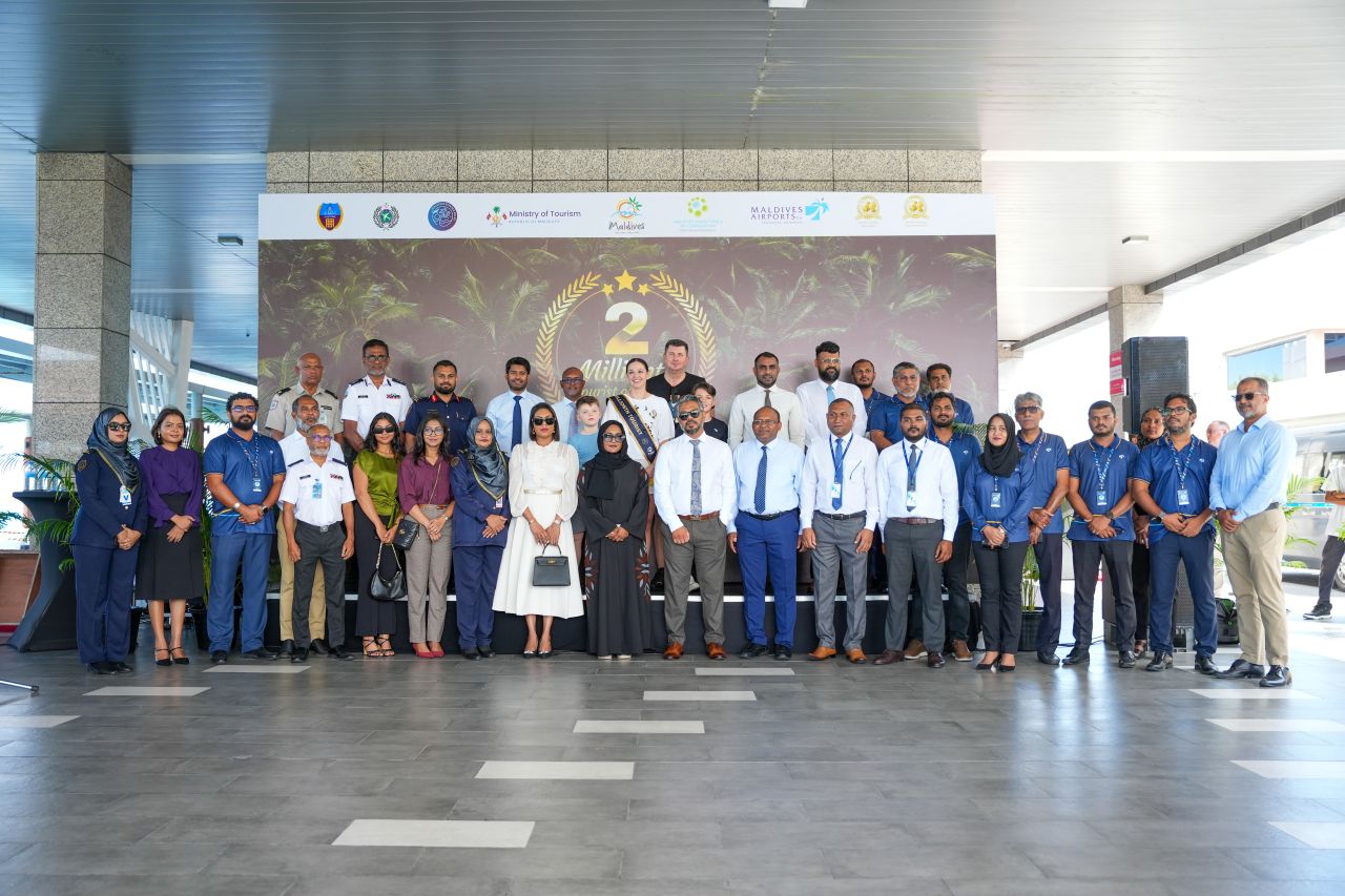 ދެ މިލިއަން ވަނަ ފަތުރުވެރިޔާއަށް މަރުހަބާ ކިޔުން