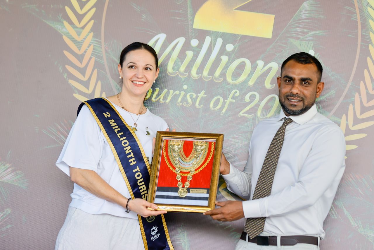 ދެ މިލިއަން ވަނަ ފަތުރުވެރިޔާއަށް މަރުހަބާ ކިޔުން