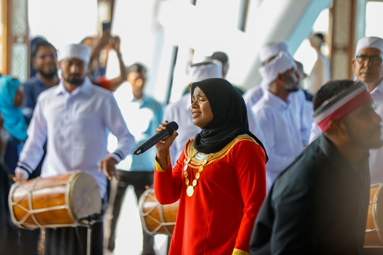 ދެ މިލިއަން ވަނަ ފަތުރުވެރިޔާއަށް މަރުހަބާ ކިޔުން