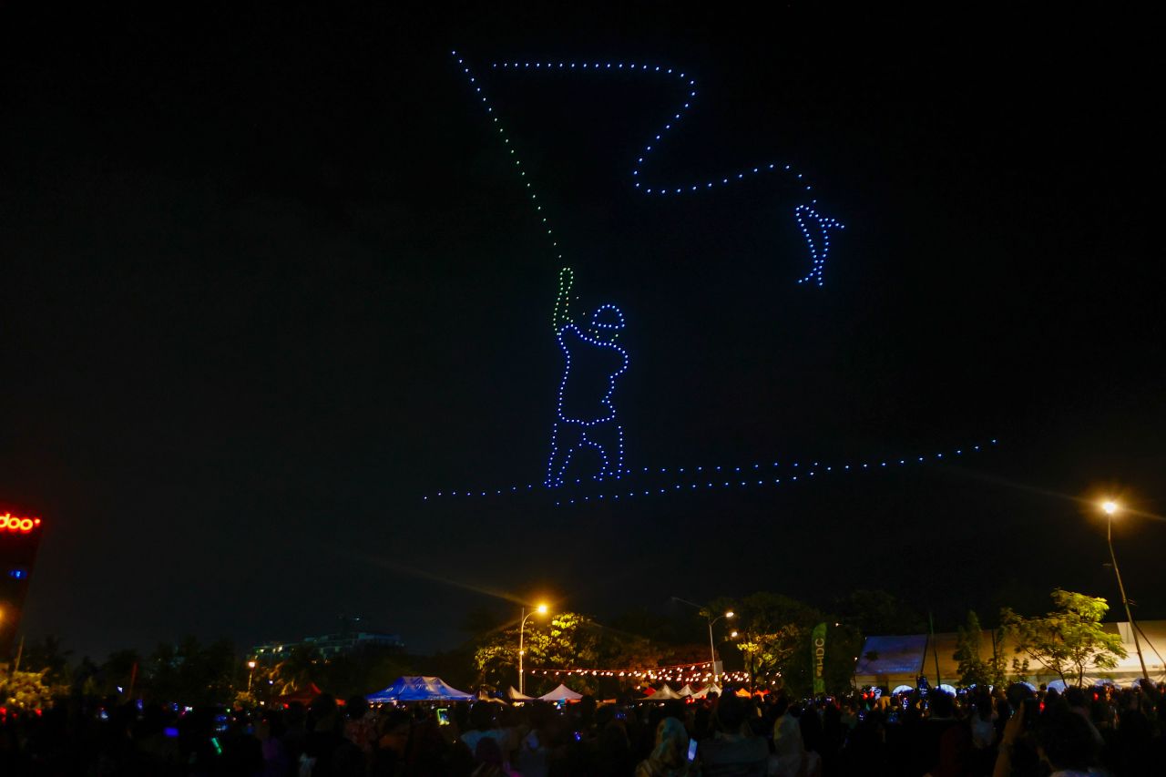 ޑްރޯން ޝޯ އަދި ހަވާ އެރުވުމާ އެކު 2025 އަށް މަރުހަބާ ކިޔުން