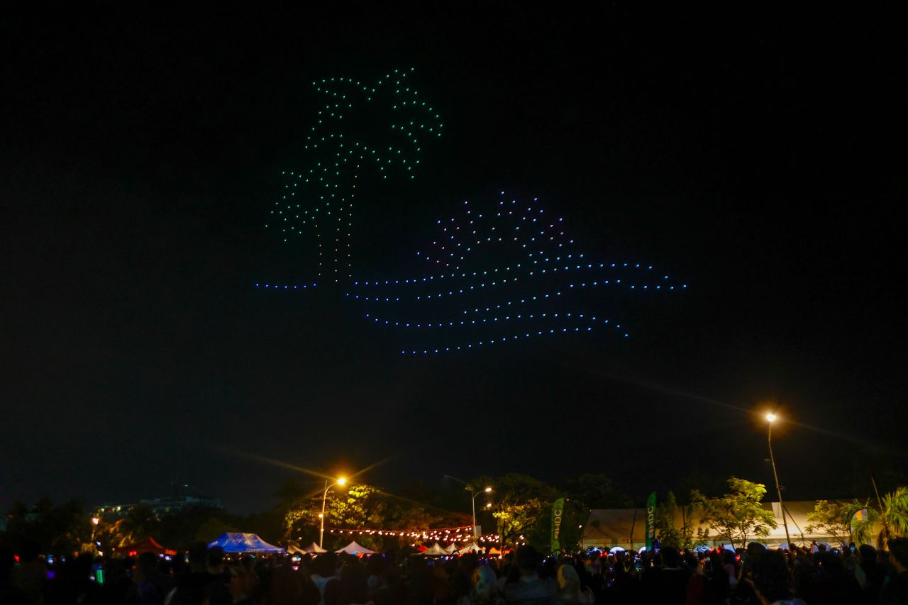 ޑްރޯން ޝޯ އަދި ހަވާ އެރުވުމާ އެކު 2025 އަށް މަރުހަބާ ކިޔުން