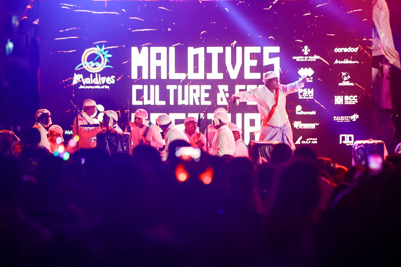 ޑްރޯން ޝޯ އަދި ހަވާ އެރުވުމާ އެކު 2025 އަށް މަރުހަބާ ކިޔުން