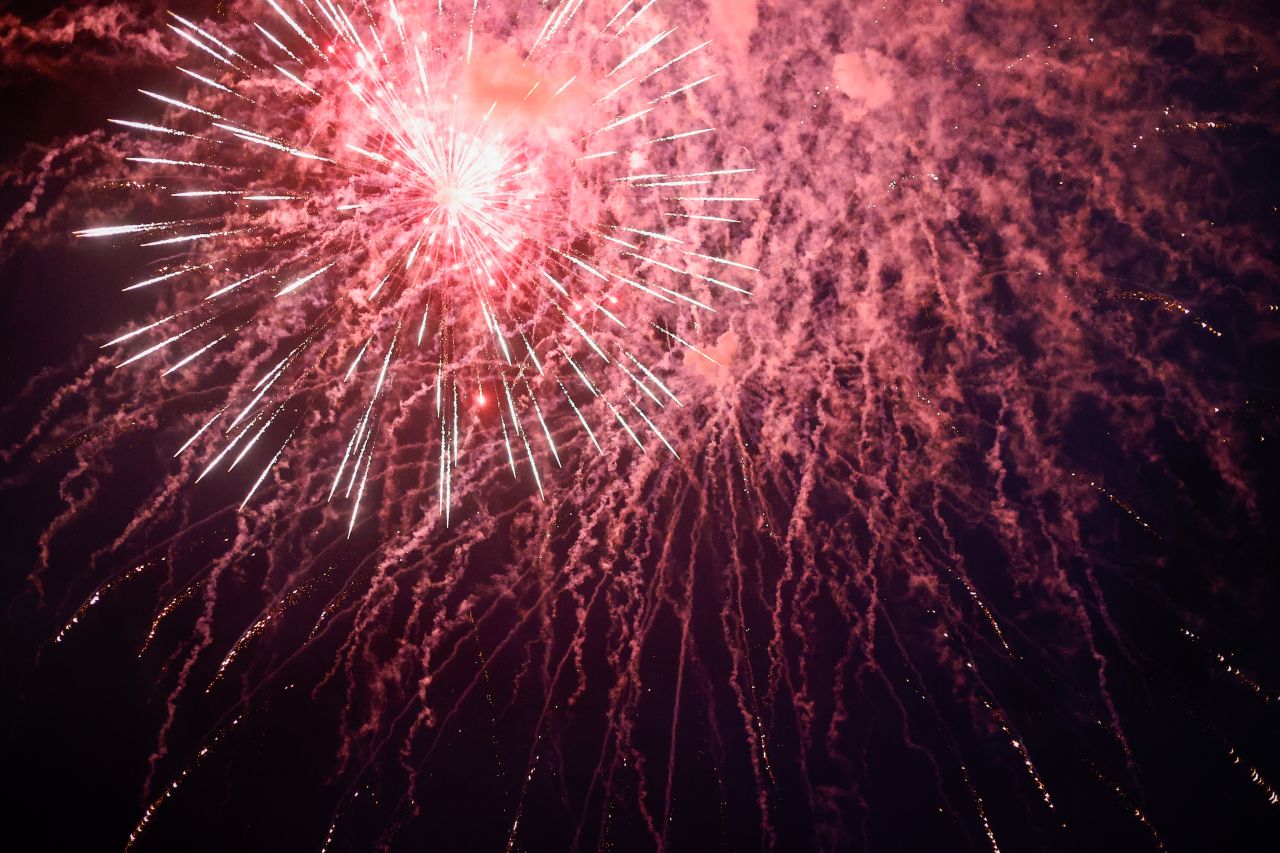 ޑްރޯން ޝޯ އަދި ހަވާ އެރުވުމާ އެކު 2025 އަށް މަރުހަބާ ކިޔުން