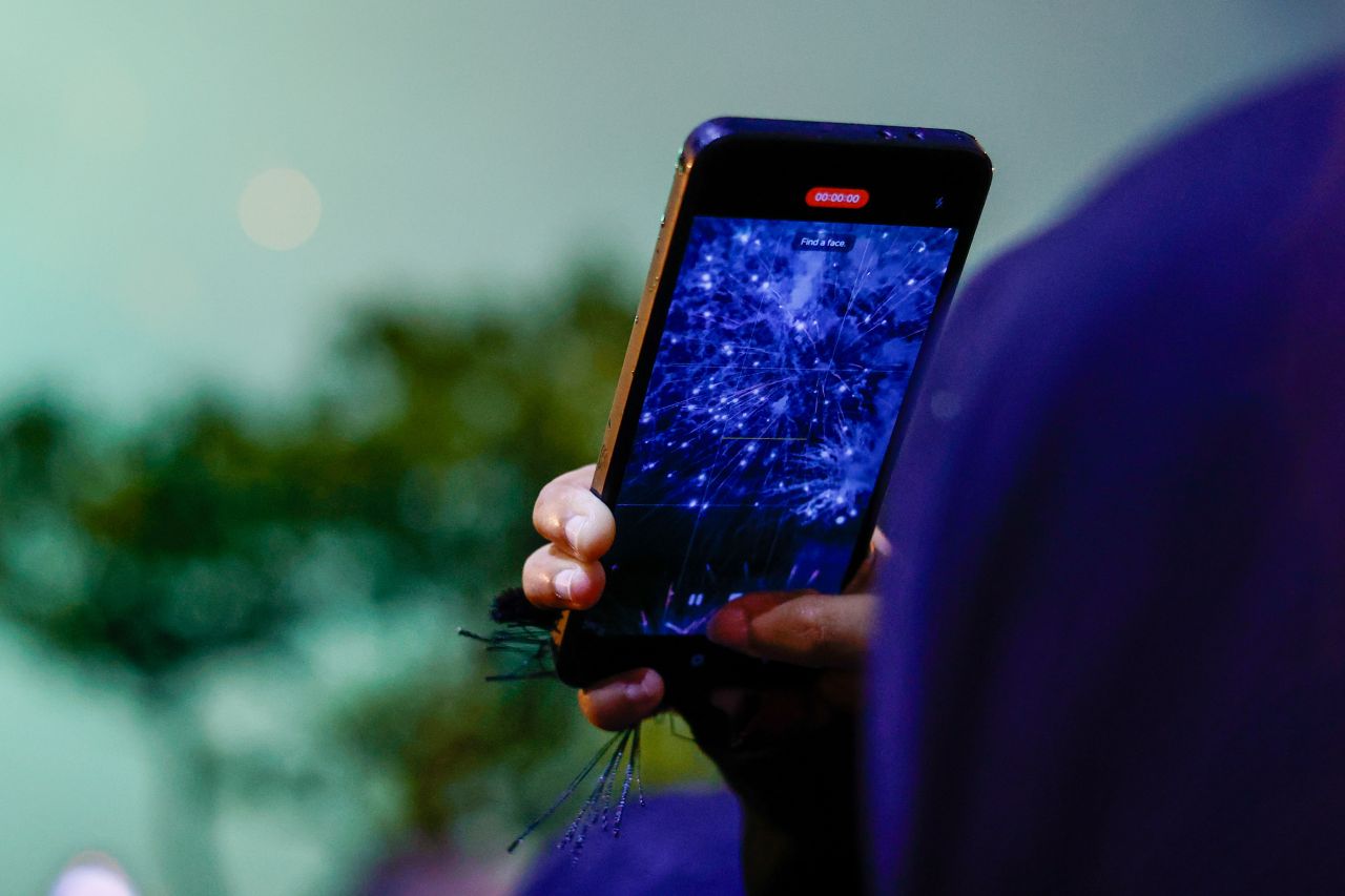 ޑްރޯން ޝޯ އަދި ހަވާ އެރުވުމާ އެކު 2025 އަށް މަރުހަބާ ކިޔުން