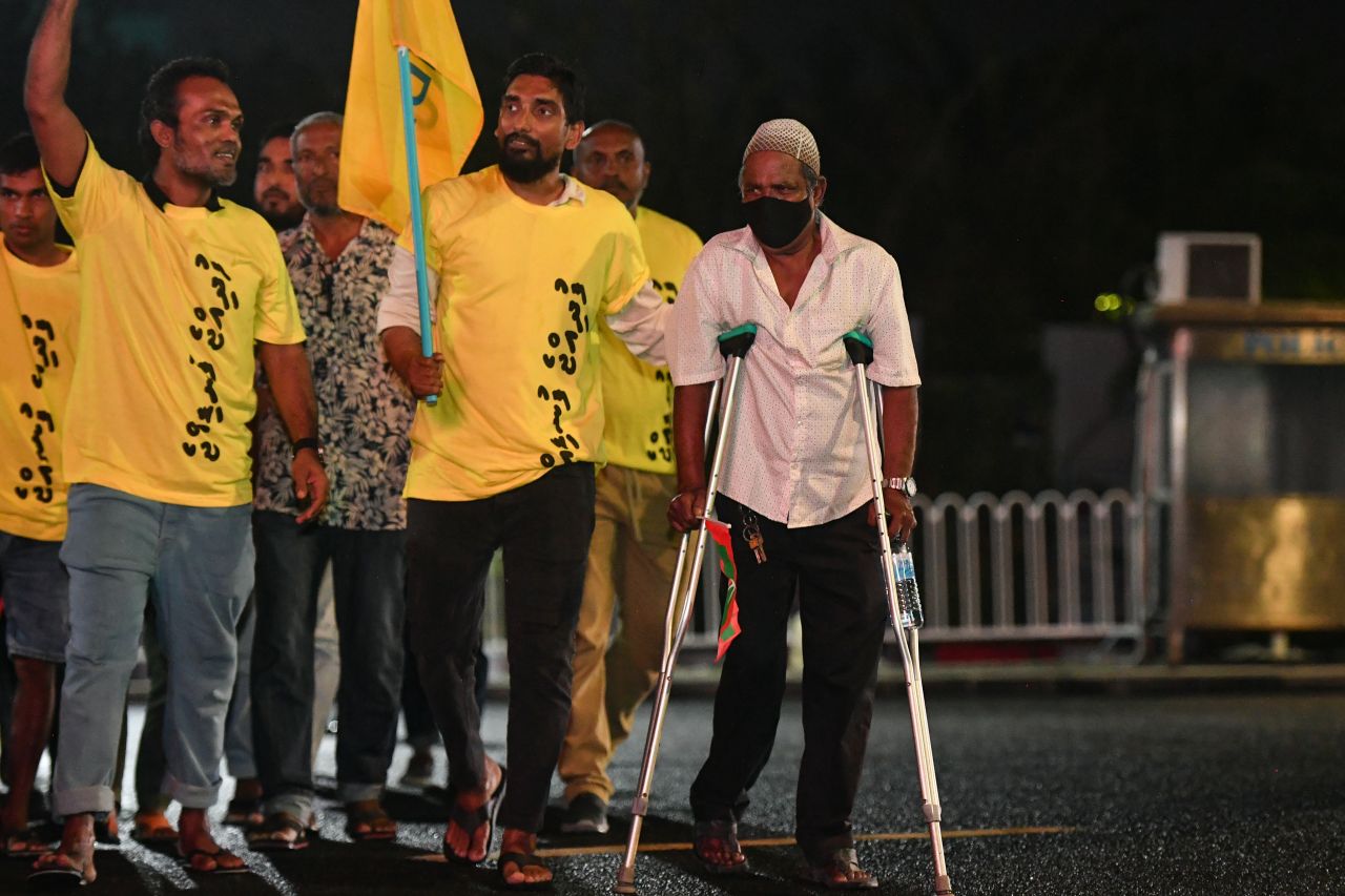 ފުދިއްޖެ ފުނޑިއްޖެ، ހިނގާލުން