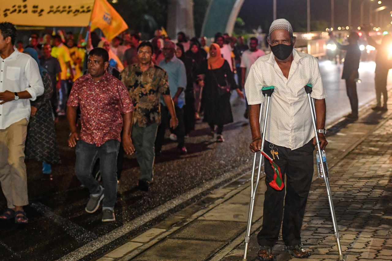 ފުދިއްޖެ ފުނޑިއްޖެ، ހިނގާލުން