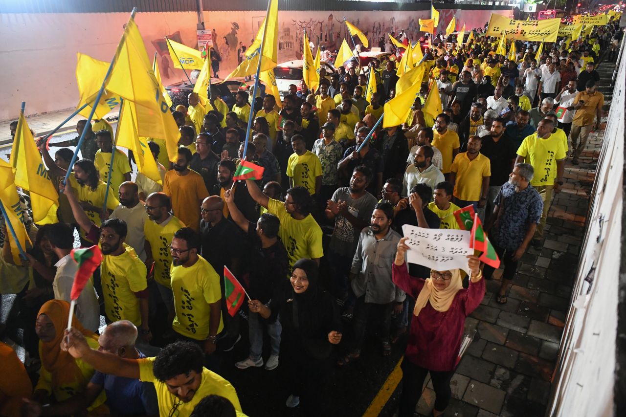 ފުދިއްޖެ ފުނޑިއްޖެ، ހިނގާލުން