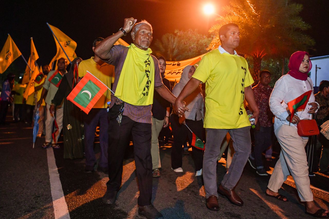 ފުދިއްޖެ ފުނޑިއްޖެ، ހިނގާލުން