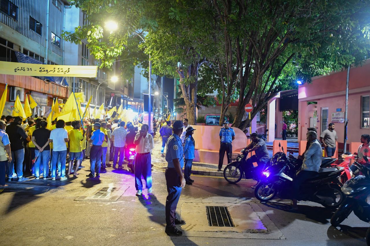 ފުދިއްޖެ ފުނޑިއްޖެ، ހިނގާލުން