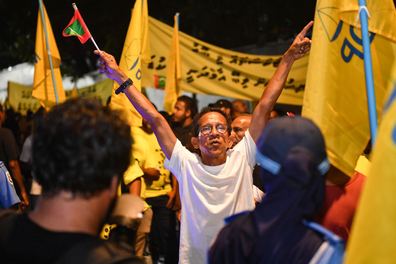 ފުދިއްޖެ ފުނޑިއްޖެ، ހިނގާލުން