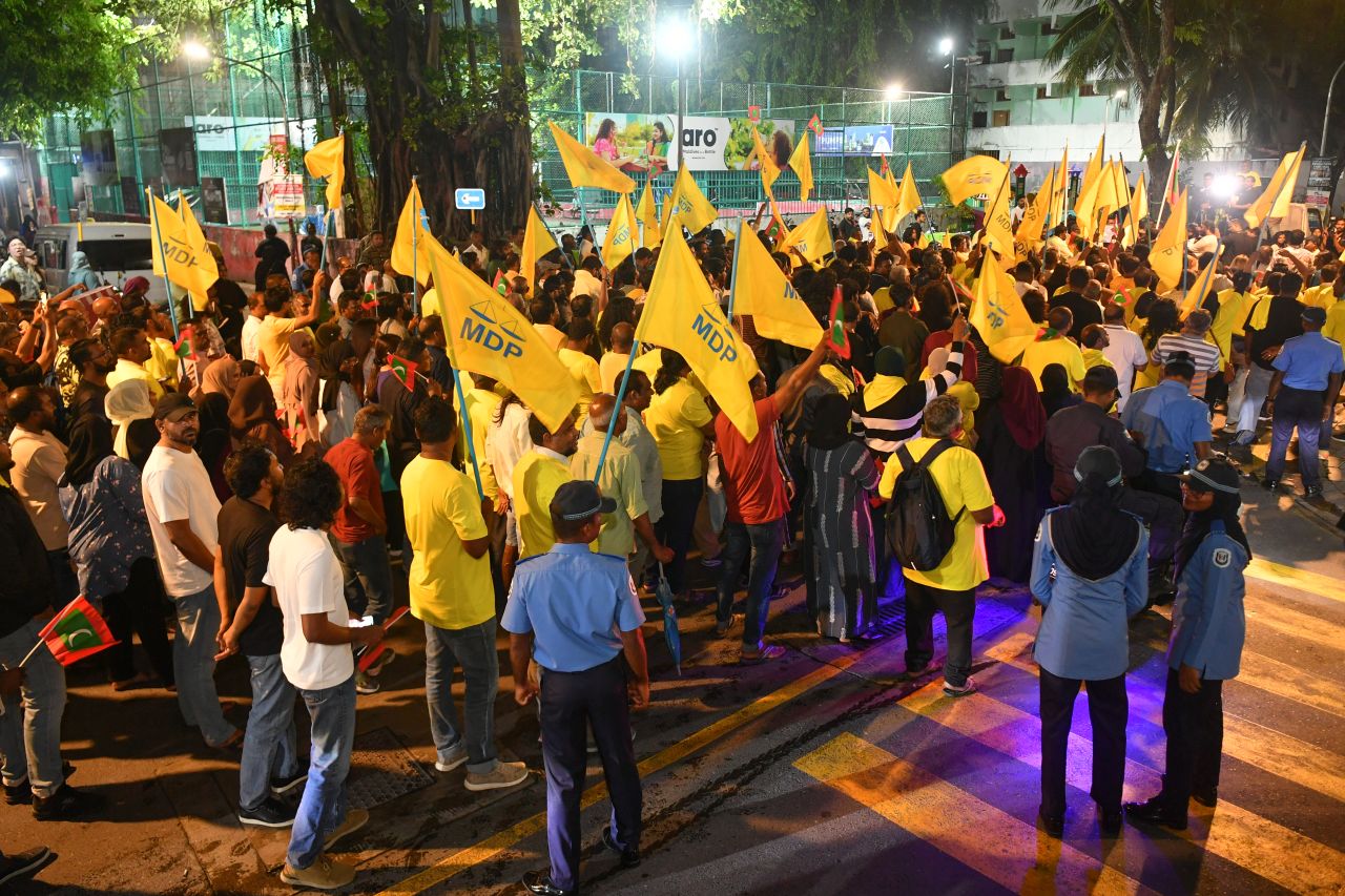 ފުދިއްޖެ ފުނޑިއްޖެ، ހިނގާލުން