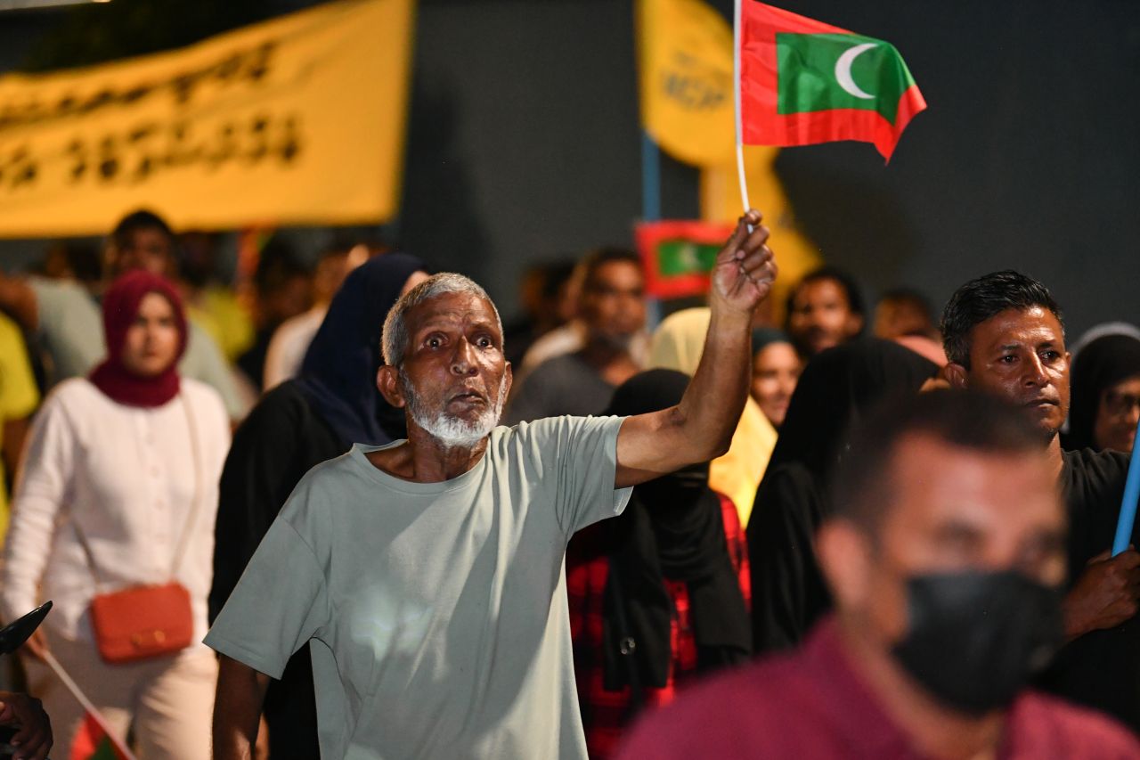 ފުދިއްޖެ ފުނޑިއްޖެ، ހިނގާލުން