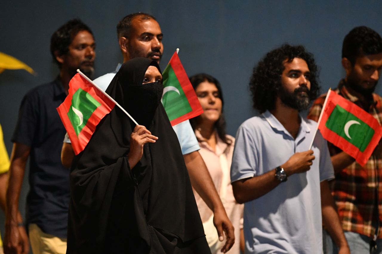 ފުދިއްޖެ ފުނޑިއްޖެ، ހިނގާލުން