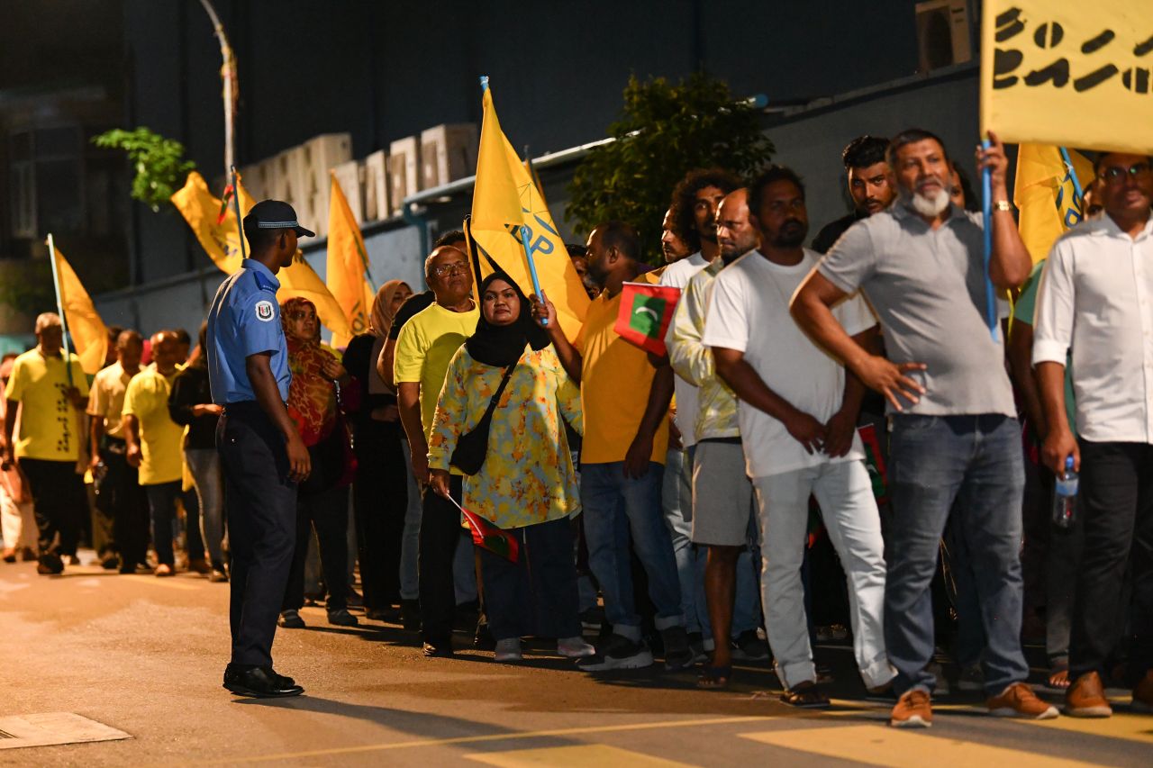 ފުދިއްޖެ ފުނޑިއްޖެ، ހިނގާލުން