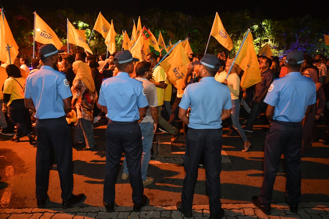 ފުދިއްޖެ ފުނޑިއްޖެ، ހިނގާލުން