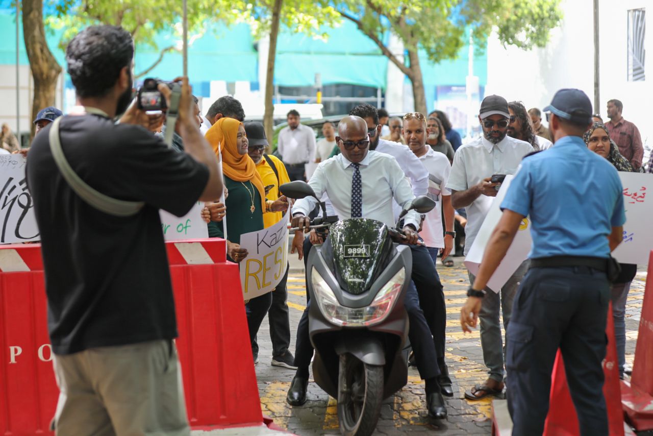 ފަނޑިޔާރުންގެ ދިފާއުގައި ކުރި މުޒާހަރާ