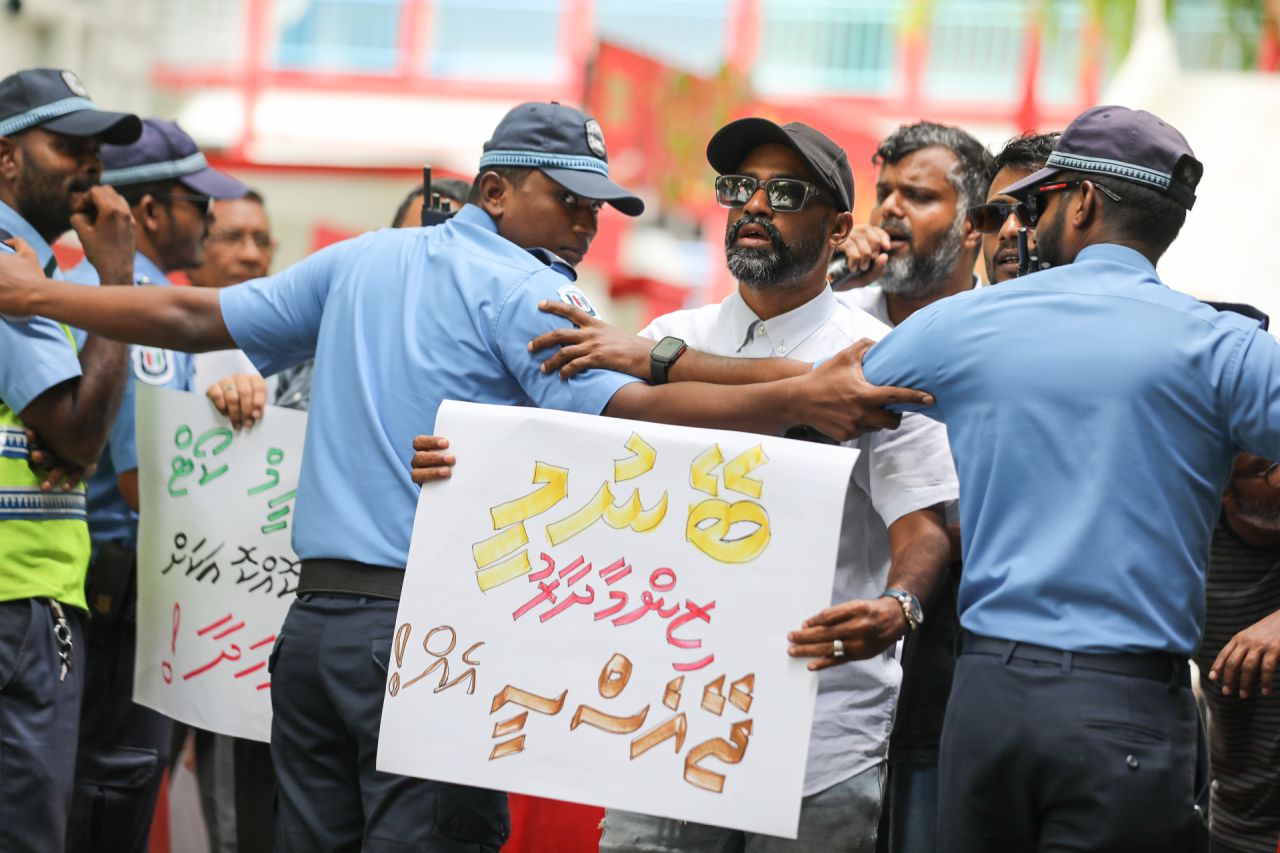 ފަނޑިޔާރުންގެ ދިފާއުގައި ކުރި މުޒާހަރާ