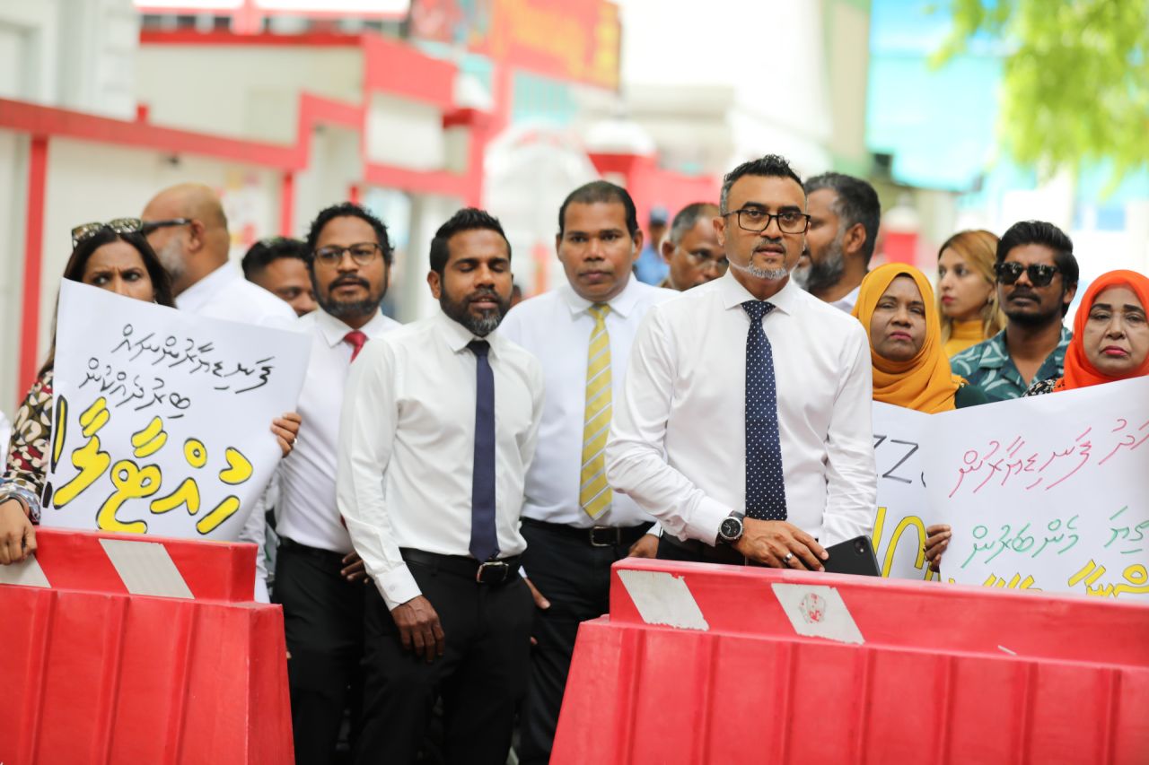 ފަނޑިޔާރުންގެ ދިފާއުގައި ކުރި މުޒާހަރާ