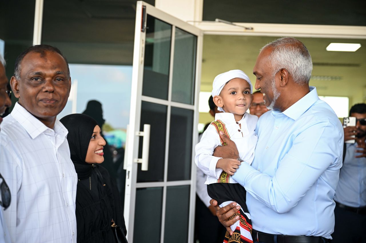 އައްޑޫ އާއި ފުވައްމުލަކަށް ރައީސް މުއިއްޒު ކުރެއްވި ދަތުރުފުޅު