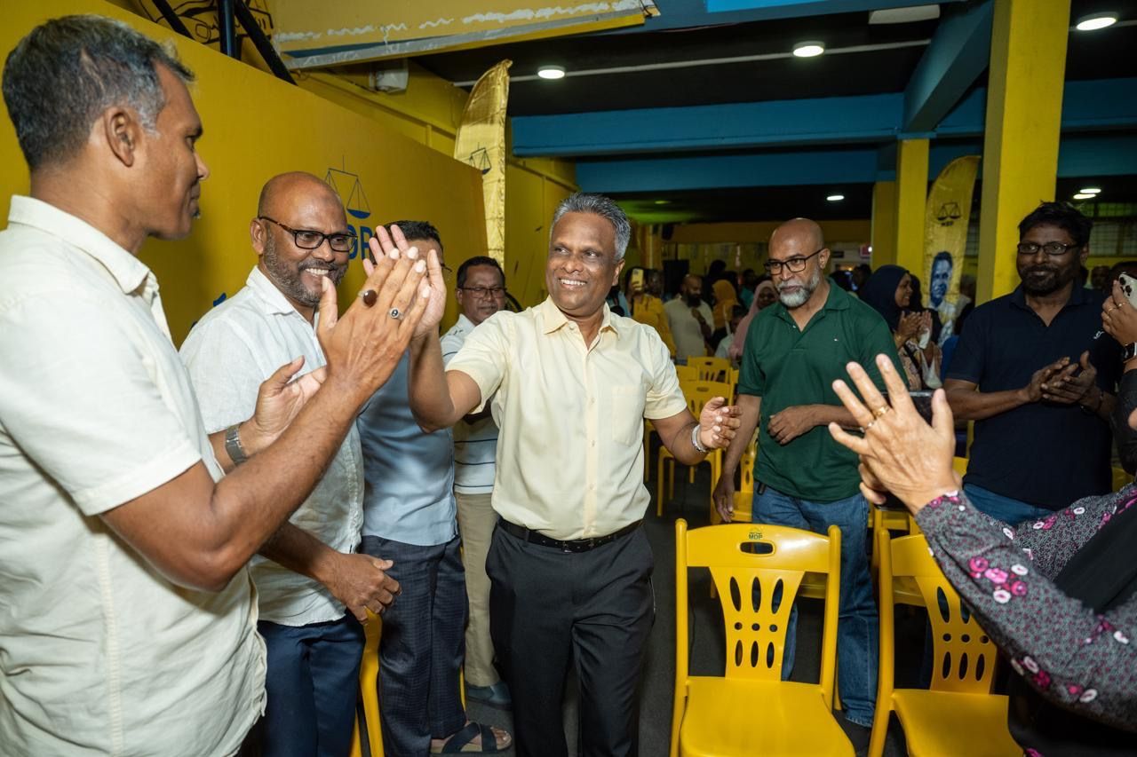 Verikan gelli maayooskamuge rajaalaigen oiy vaguthu roohu genuvee alhugandu: Azim