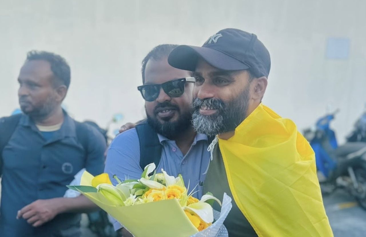 Shamin ge passport hifehettumah fahu, bandhun dhookollaifi