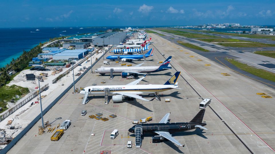 Medhu'irumatheege hanguraama: Mi'adhu ekanives raajje ahnnan oiy 14 flight eh cancel vaane