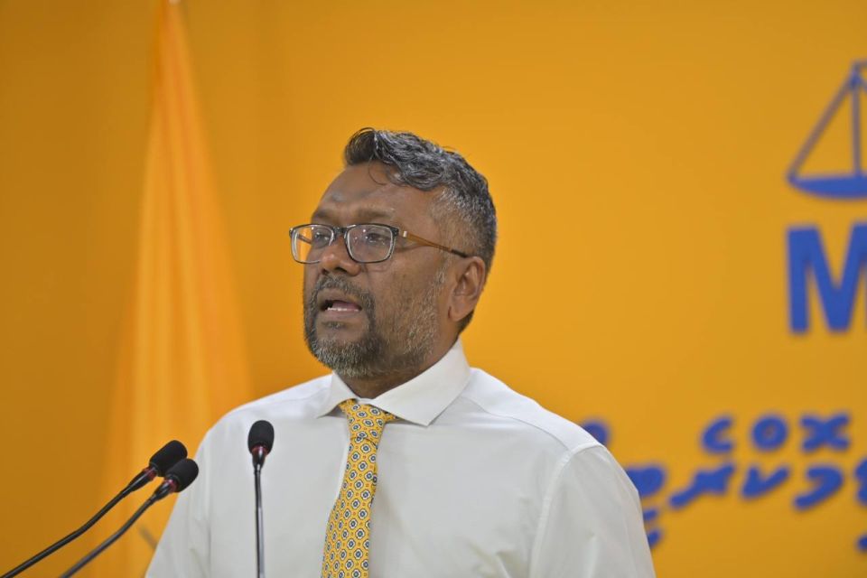 Aburu rakkaatheri vaanee ikhlaastheri khidhumathun, minivan kan nahthaalaigeneh noon: Fayyaz