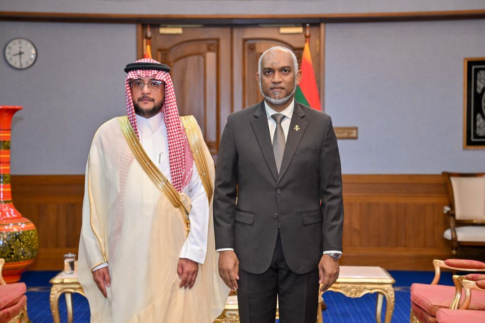 Saudi sarukaarun raajje ah kanda'elhi aa safeeruge faiykolhu raees ah aruvaifi 