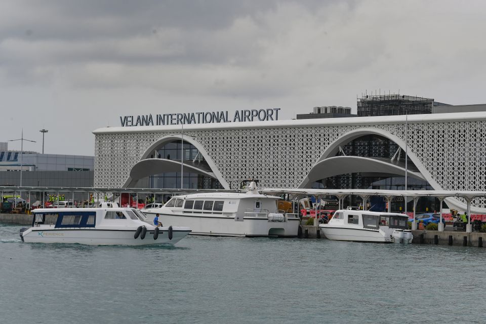 Velana airport in dollar thah feyrunu massallagai thuhumathu kurevey 4 meehaku hayyaru koffi