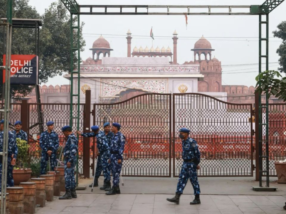 Delhi govun kashmirun hayyaru kuri meehunnaa gulhumeh veytho balanee