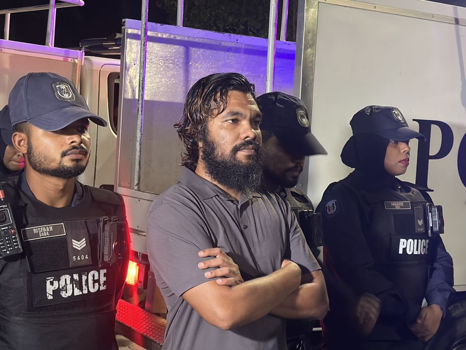 Anhen gondithah kanda'elhee PNC beynunvi gothah, muraajaa kuran jehey: Lam'aan