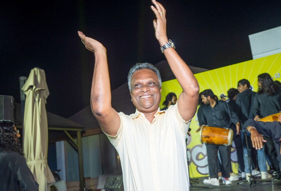 Miee ehmmen ekugai massaikkai koh massallathah hallu kuranvee vaguthu: Azim