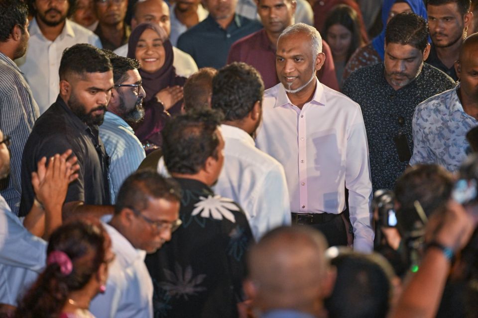 Miee anhenunge tharahggee ah ehmme bodah massaikkaiy kuraa sarukaaru: Raees